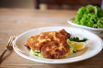 Schnitzel mit Kartoffelsalat
