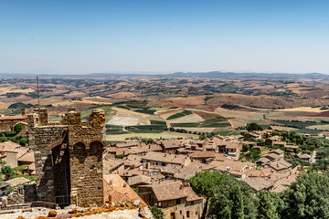 Obraz premium Colorful Hills and Rooftops of Montalcino Tuscany