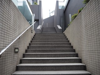 地下から地上に通じる階段