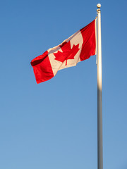 kanadische flagge auf dem parlamentsgebäude in Ottawa