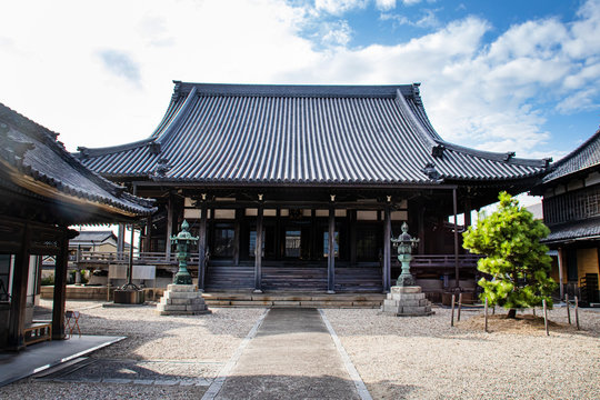 古いお寺　西方寺