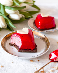 Walentynkowe serduszka, ciastka na dzień kobiet z tulipanami 