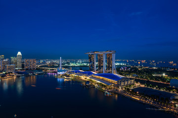 Obraz premium Singapore skyscrapers at magic hour