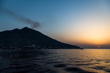 Stromboli al tramonto