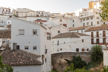 Fototapeta na wymiar Setenil de las Bodegas, es un pueblo en la provincia de Cádiz, España