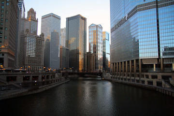 Fototapeta na wymiar Chicago river and skyscrapers