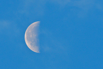 Der Mond am Morgen © Karin Jähne
