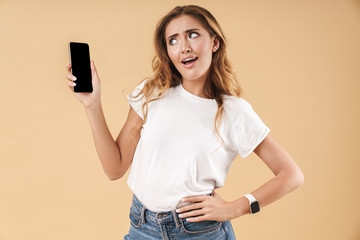 Portrait of caucasian woman showing copyspace screen of cellphone