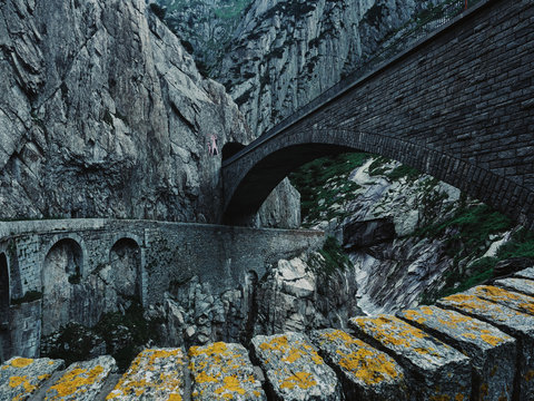 The modern concrete span of Devils Bridge and older bridge below