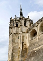 Fototapeta na wymiar Chapelle saint-Hubert au bord des remparts du château royal d’Amboise dans laquelle se trouve la sépulture de Léonard de Vinci