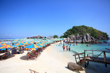 Fototapeta na wymiar Beach in Phuket, Thailand. Blue sky and clear water. many sun loungers and umbrellas