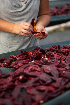 openind a dried pepper
