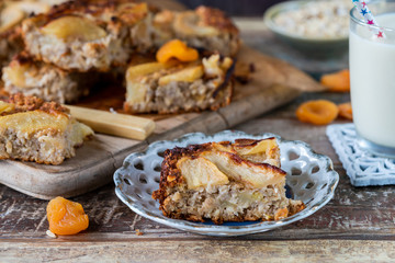 Pear, apricot, almond and oats breakfast squares