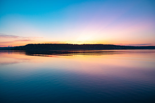 Sunset on the lake © Алексей Пищальников