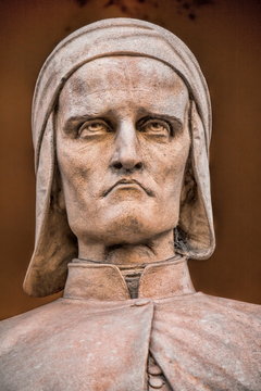 dante alighieri vor der loggia amulea in padua, italien