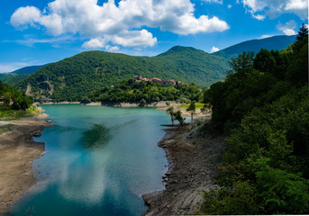 Fototapeta na wymiar Lago di Vagli - Italia - Toscana - Tuscan typical landscape