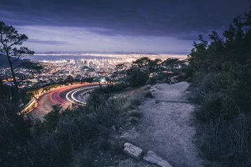 Crédence de cuisine en verre imprimé Montagne de la Table vue sur la route du cap la nuit depuis la montagne de la table