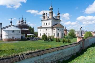 Fototapeta na wymiar Kremlin in the city of Yuriev Polsky