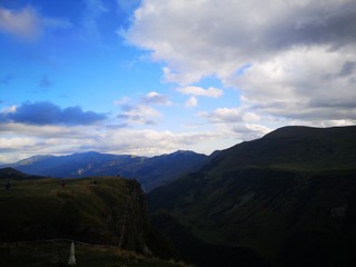 до неба рукой