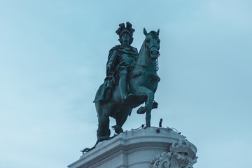 Fototapeta na wymiar statue man on horse Lisbon