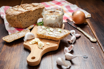 Fototapeta premium Garlic a natural antibiotic