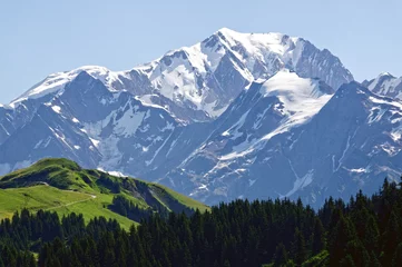 Foto op Plexiglas Mont Blanc Mont Blanc gezien vanaf de col des Saisies, Savoie, Frankrijk