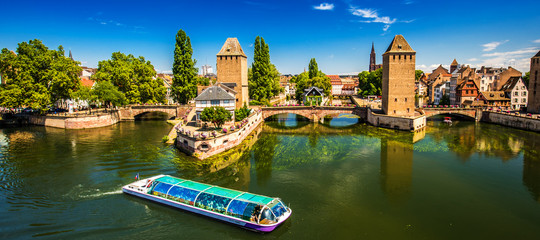 Medieval bridge Ponts Couverts, Barrage Vauban, Strasbourg, Alsace, France, Europe - obrazy, fototapety, plakaty