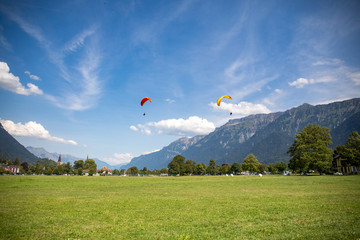 Obraz premium Paragliding in Interlaken