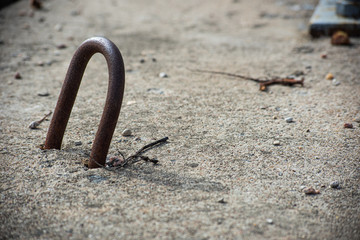 Mounting metal loop on a concrete slab