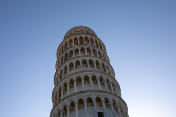 Wunderschöne Elegante Frau im Kleid in Italien