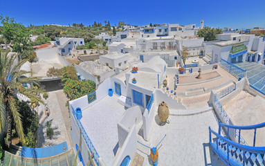 Sidi Bou Said - Białe miasteczko w pobliży stolicy Tunezji - Tunisu © robnaw