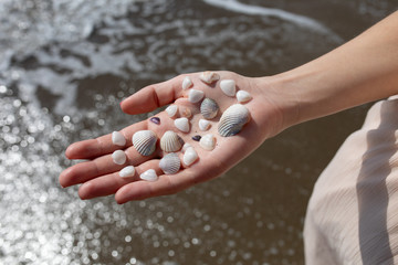 Wunderschöne Elegante Frau im Kleid in Italien