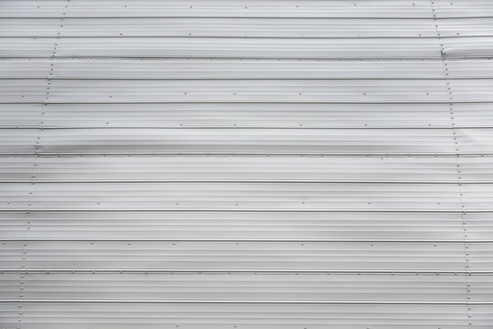 古いトタン(ブリキ)板の模様　Old painted degraded tin plate
