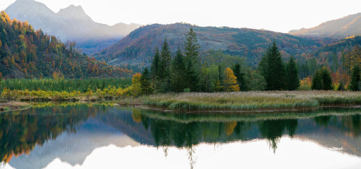 Almsee in Oberösterreich bei Sonnenuntergang im Herbst Panorama