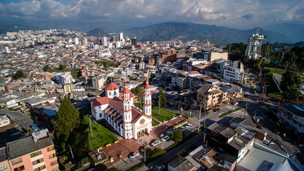 Fototapeta na wymiar Vista Aerea de Catedral Basilica de Nuestra Señora del Rosario Manizales Caldas Colombia