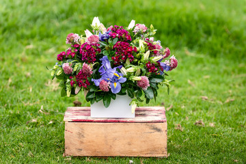 Arreglos florales y decoración para mesa y obsequios 