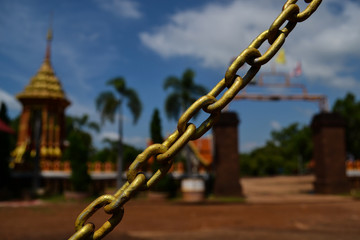 Naklejka premium Rusty steel chain in outdoor 