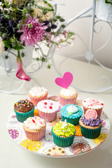 Arreglos florales y decoración para mesa y obsequios 