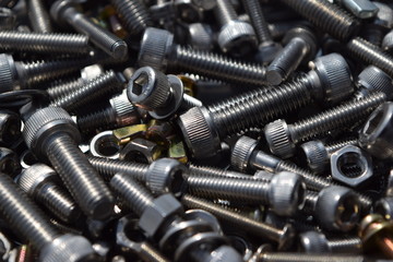たくさんのボルトとネジ類