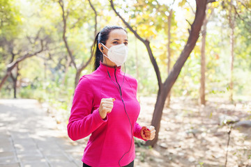 Woman in face mask jogging in polluted air in Delhi