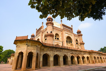 Obraz premium Stunning view of the Safdarjung Tomb with its domed and arched red brown and white coloured structures. Safdarjing is a sandstone and marble mausoleum in New Delhi, India.