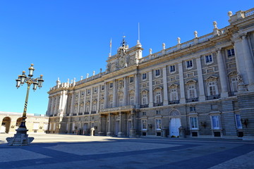 Fototapeta na wymiar The Palacio Real de Madrid (Royal Palace) and the Plaza de Armeria is the ceremonial residence of the royal Spanish 