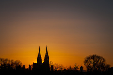 Fototapeta na wymiar Cathedral in Regensburg against late afternoon sun