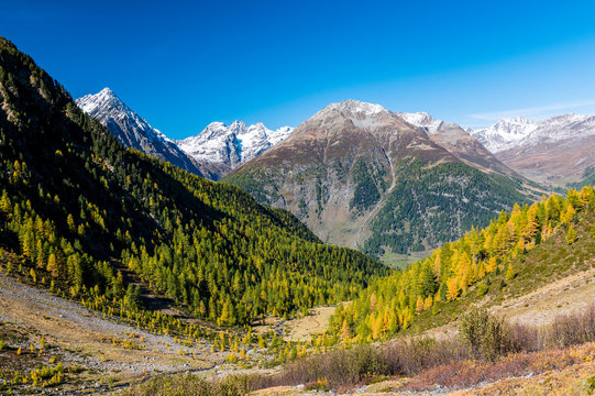 Val Zeznina seen from Lais da Macun