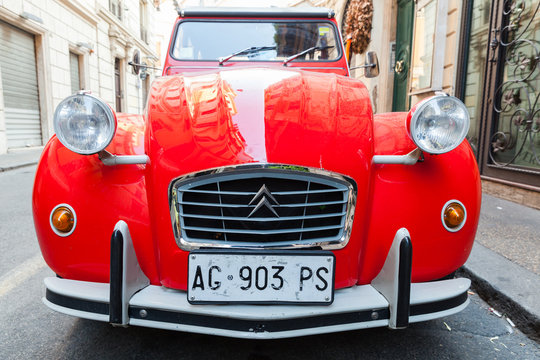  Red oltimer Citroen 2cv6 Special car, front view