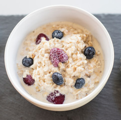Oatmeal porridge with berries