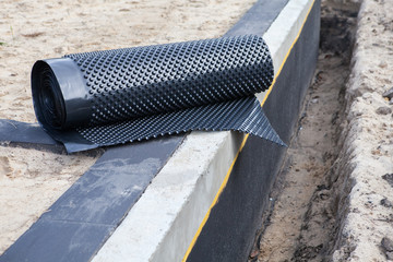 Hydroisilization of ground floor fundam using a bucket film