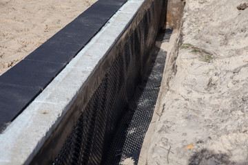 Hydroisilization of ground floor fundam using a bucket film