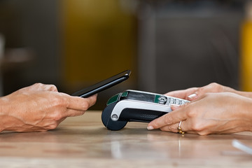 Paying with contactless smartphone