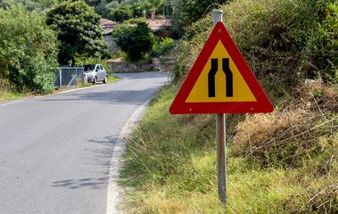 Sign "Narrowing the road on both sides"